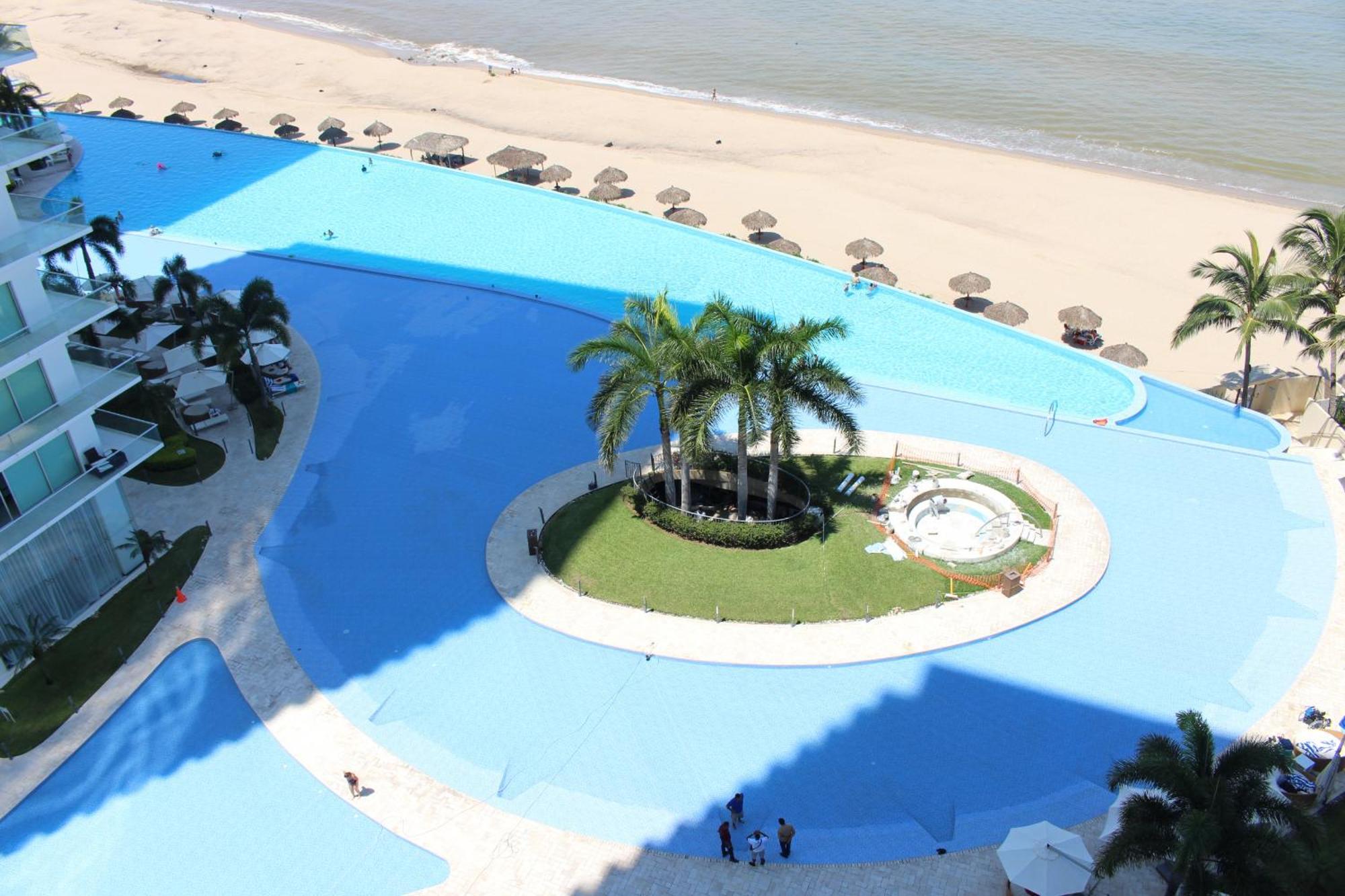 PENINSULA VALLARTA , Departamentos Piso 8 y 10 hacia el Mar Puerto Vallarta Exterior foto